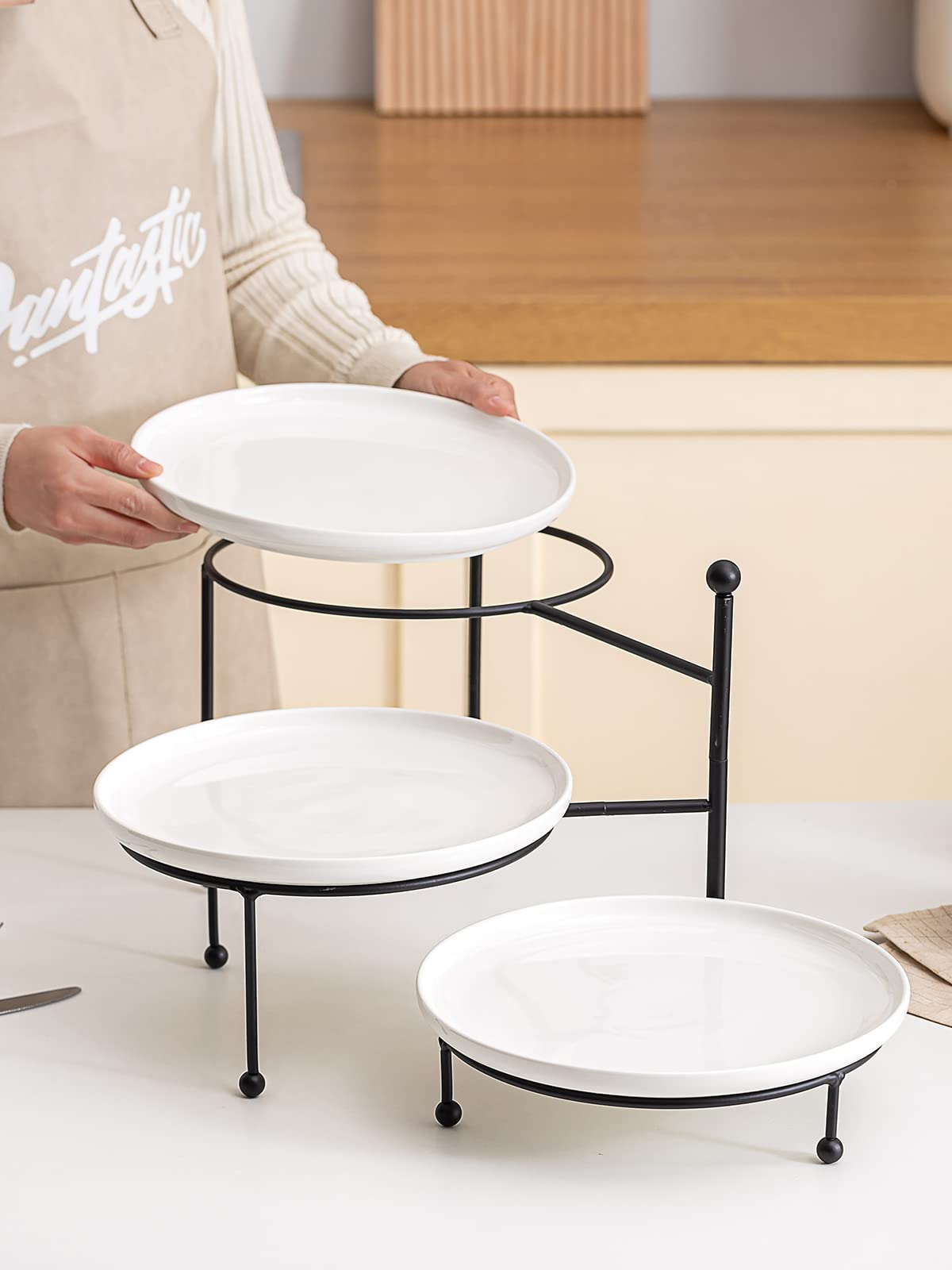 Kanwone easy-assemble design saves counter space during entertaining.