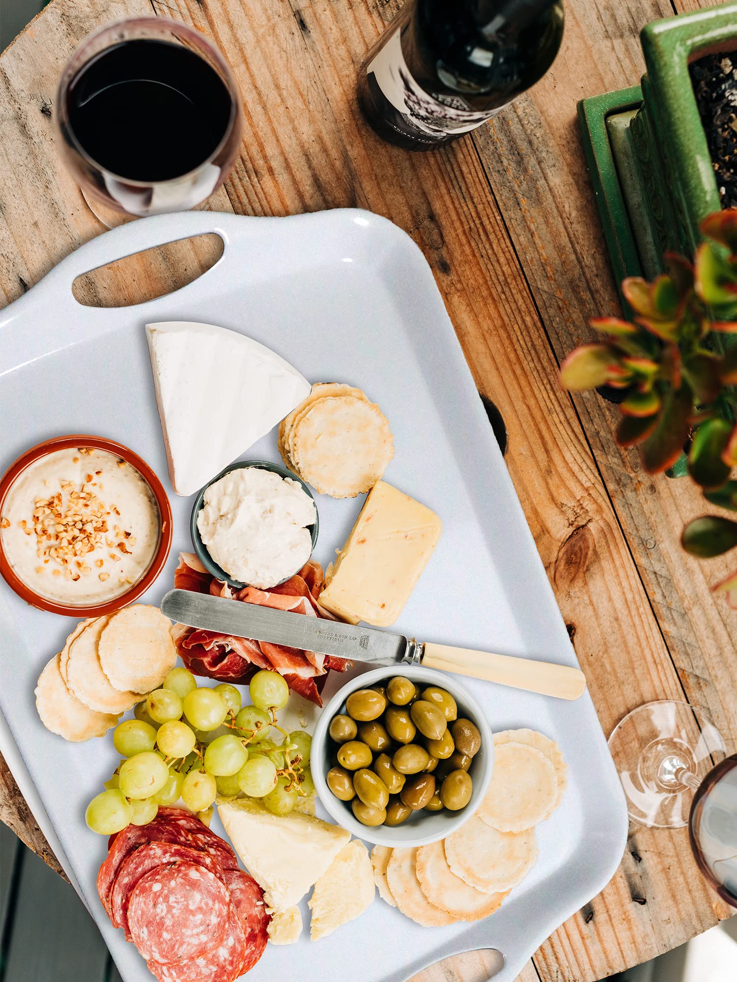 KAQAHIDO white charcuterie tray showcases snacks with a sleek, durable finish for parties.