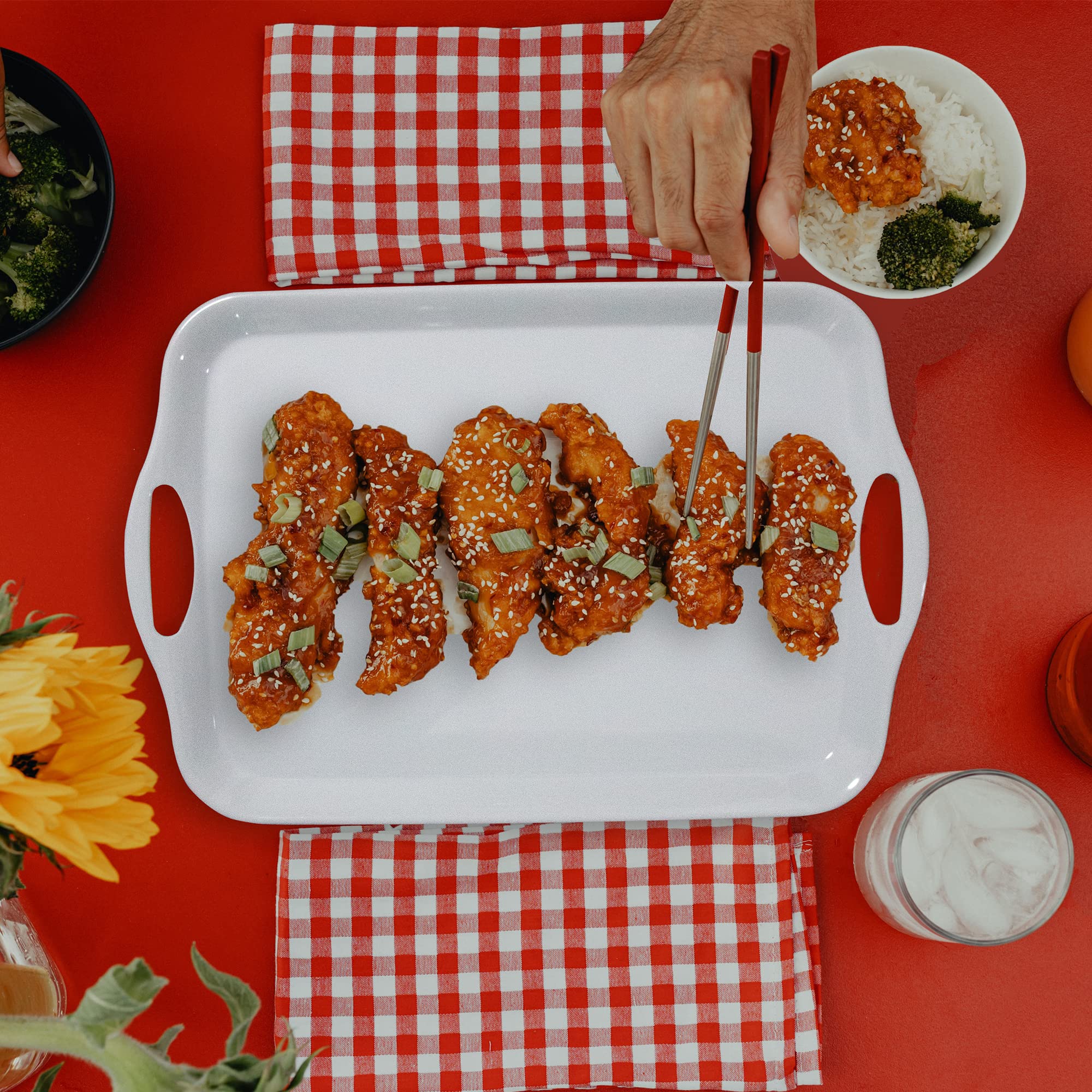 KAQAHIDO dishwasher-safe trays simplify cleanup after gatherings and dinners.