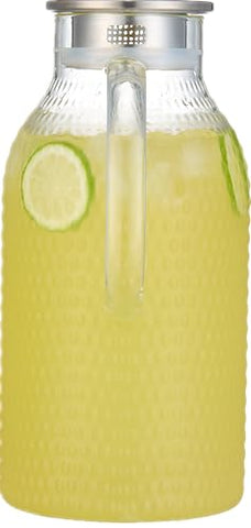 Karafu handle-design provides comfortable grip while pouring.