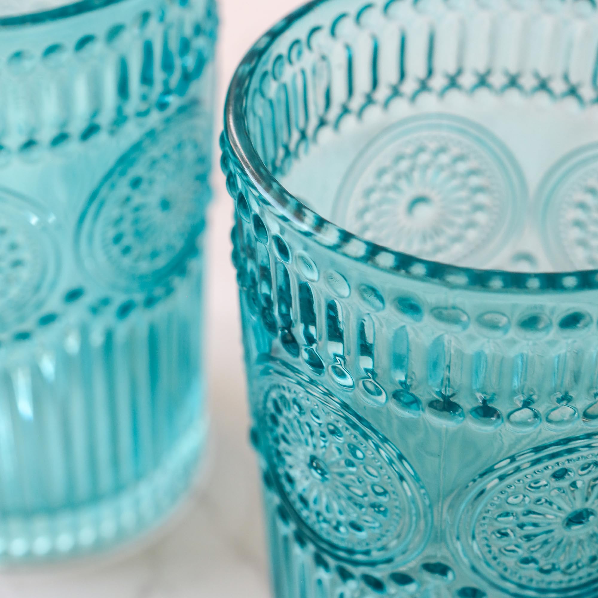 Ribbed glass ideal for iced tea or mocktails.