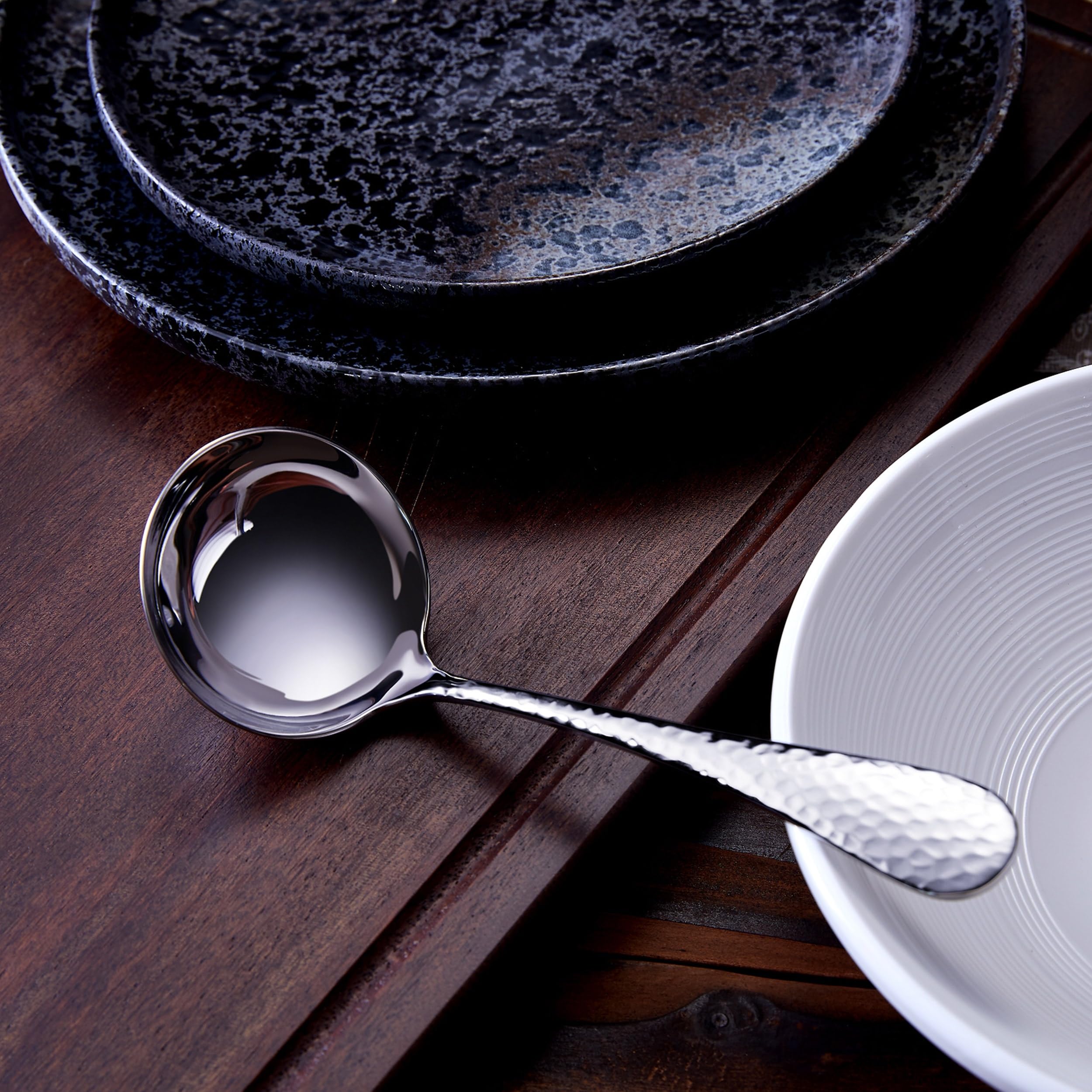 Keawell ergonomic handle provides comfortable grip during extended cooking tasks.