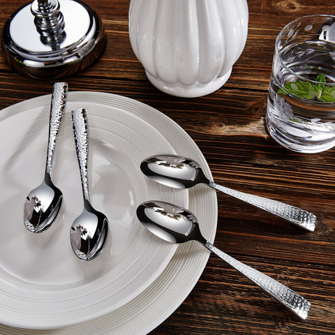 KEAWELL Louis hammered dinner spoon close-up, durable stainless steel and shine.