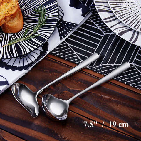 Close-up of KEAWELL Louis drizzle spoon spout for controlled pouring.