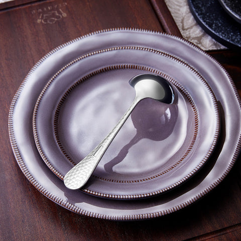 Keawell table-ready gravy ladle ideal for everyday meals and special occasions.