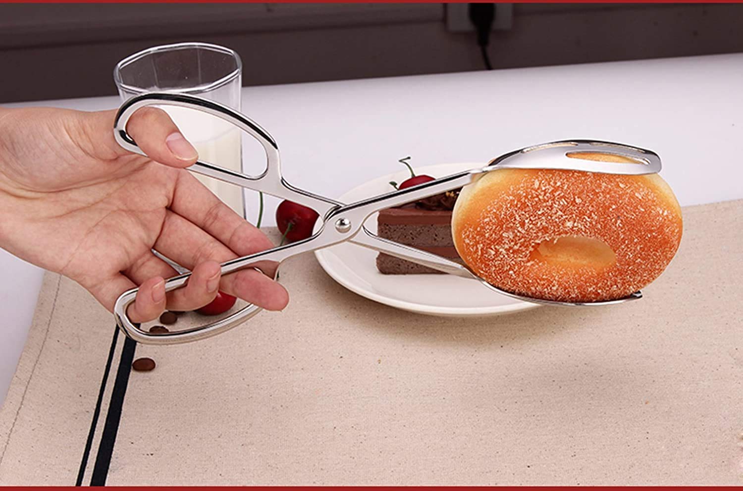 KEBE mirror polished tongs resist heat and corrosion for daily use.