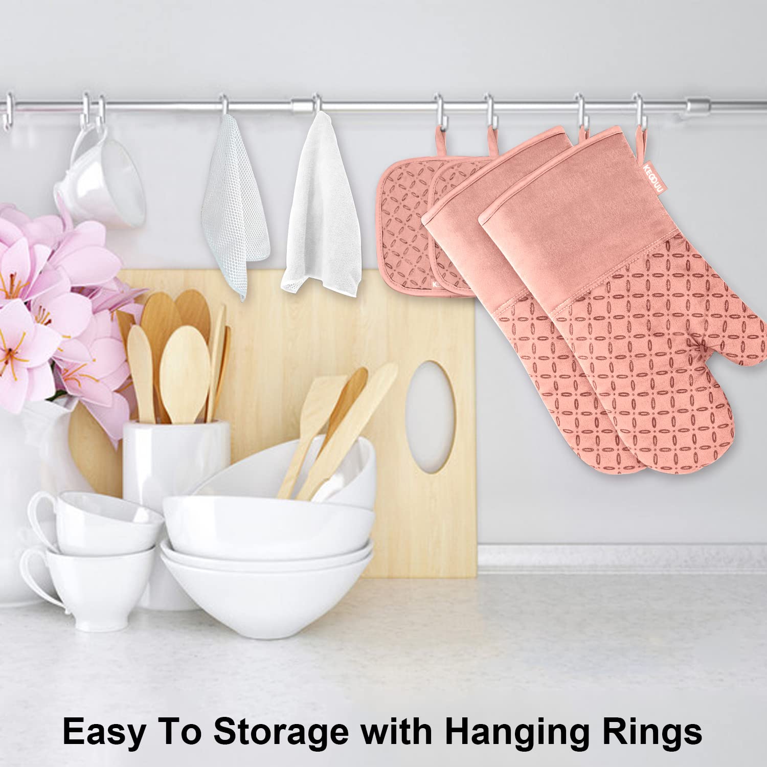 KEGOUU non-slip silicone surface detail enhances grip on pots and trays during cooking.
