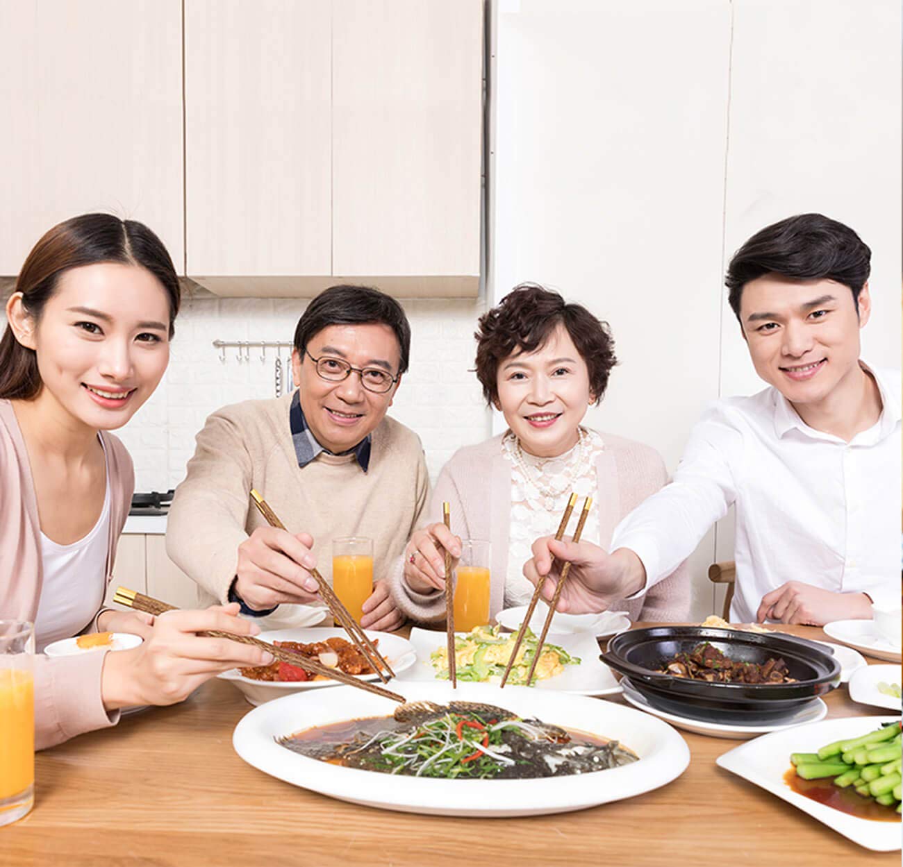Kenpal elegant wooden chopsticks set offers durable, easy-to-clean daily use.