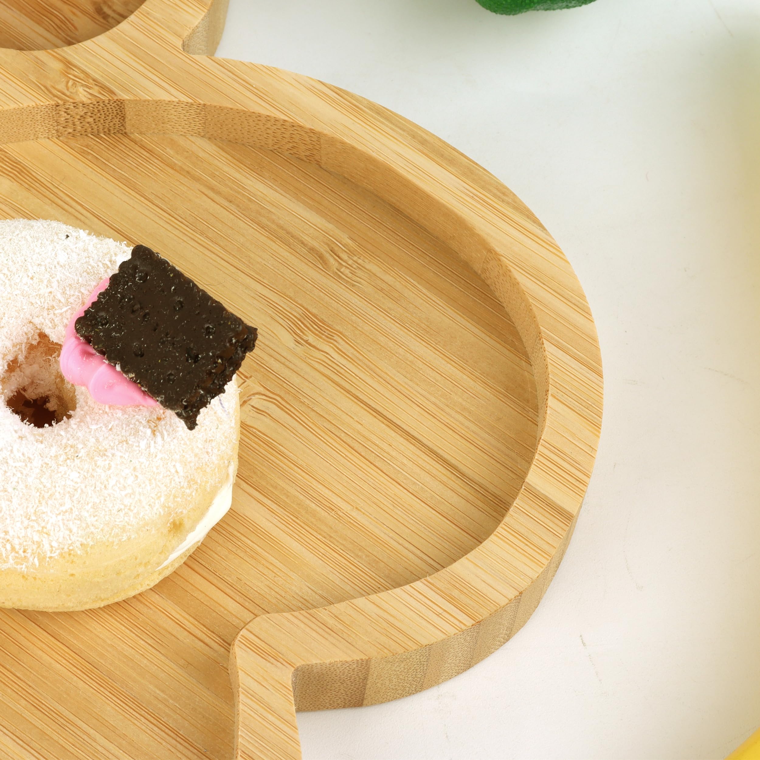 KEPATO paw-shaped tray makes a thoughtful gift for animal lovers.