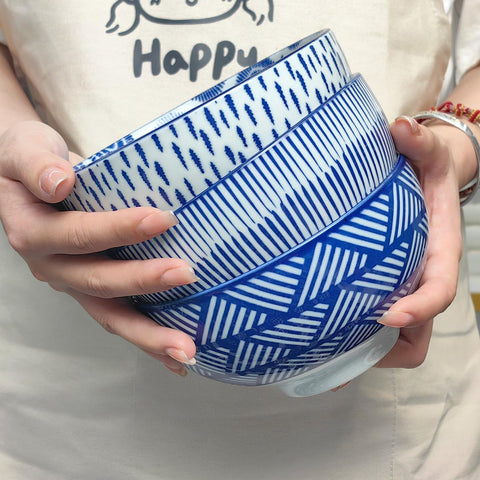 Close-up of KeQiu glossy glaze on bowls, featuring effortless cleaning.