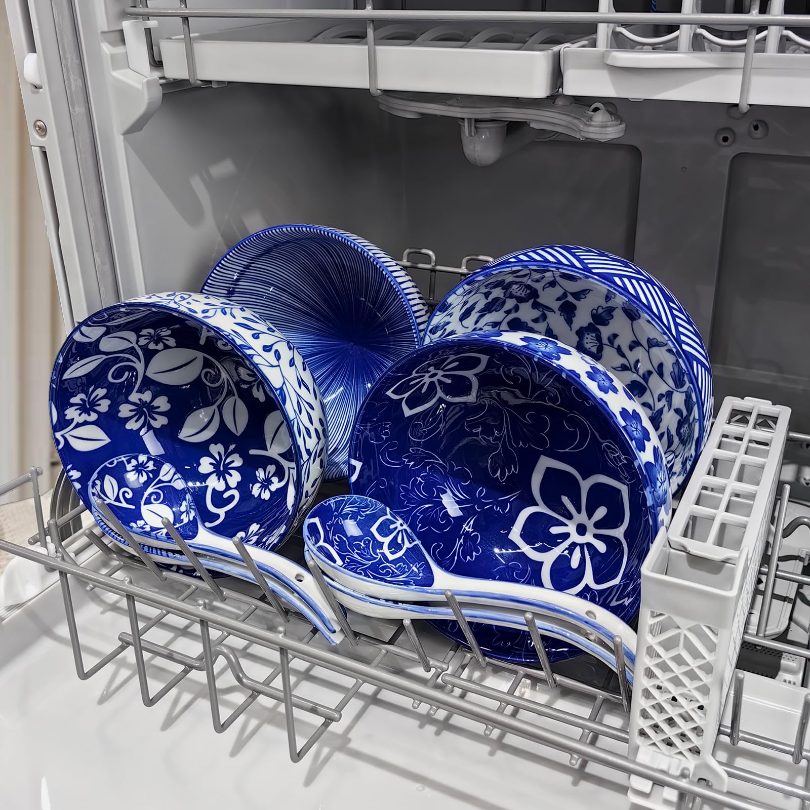 KeQiu microwave-safe ramen bowl ready for quick meals at home