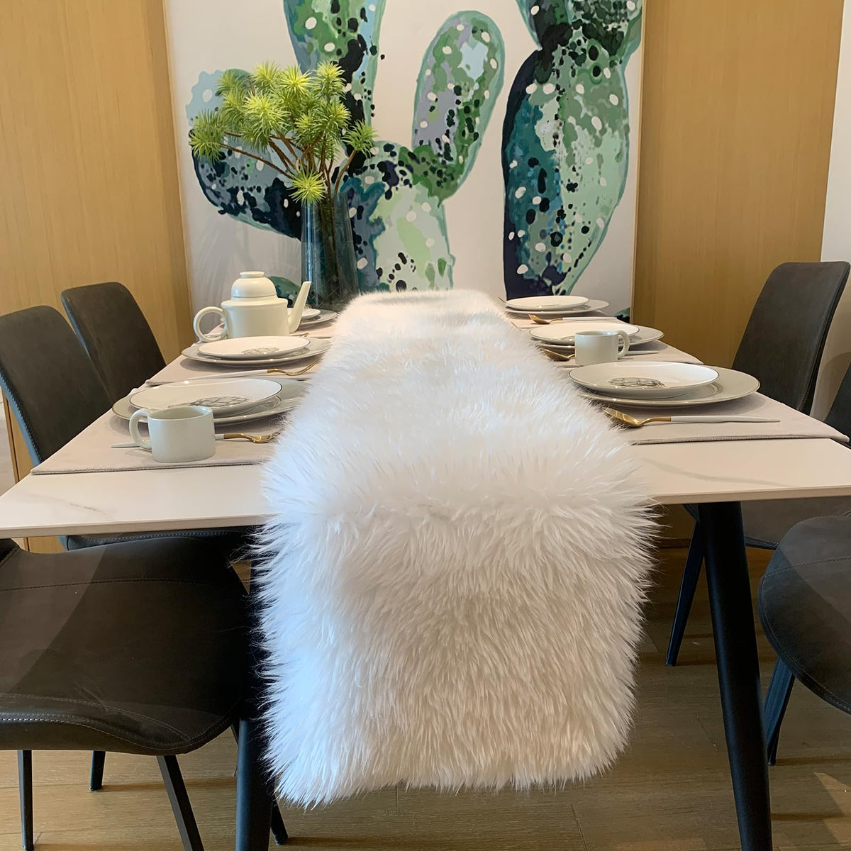KERTFGOKU white faux fur table runner close-up showing plush texture for elegant dining