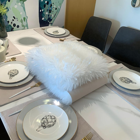 KERTFGOKU white faux fur table runner as wedding decor accent