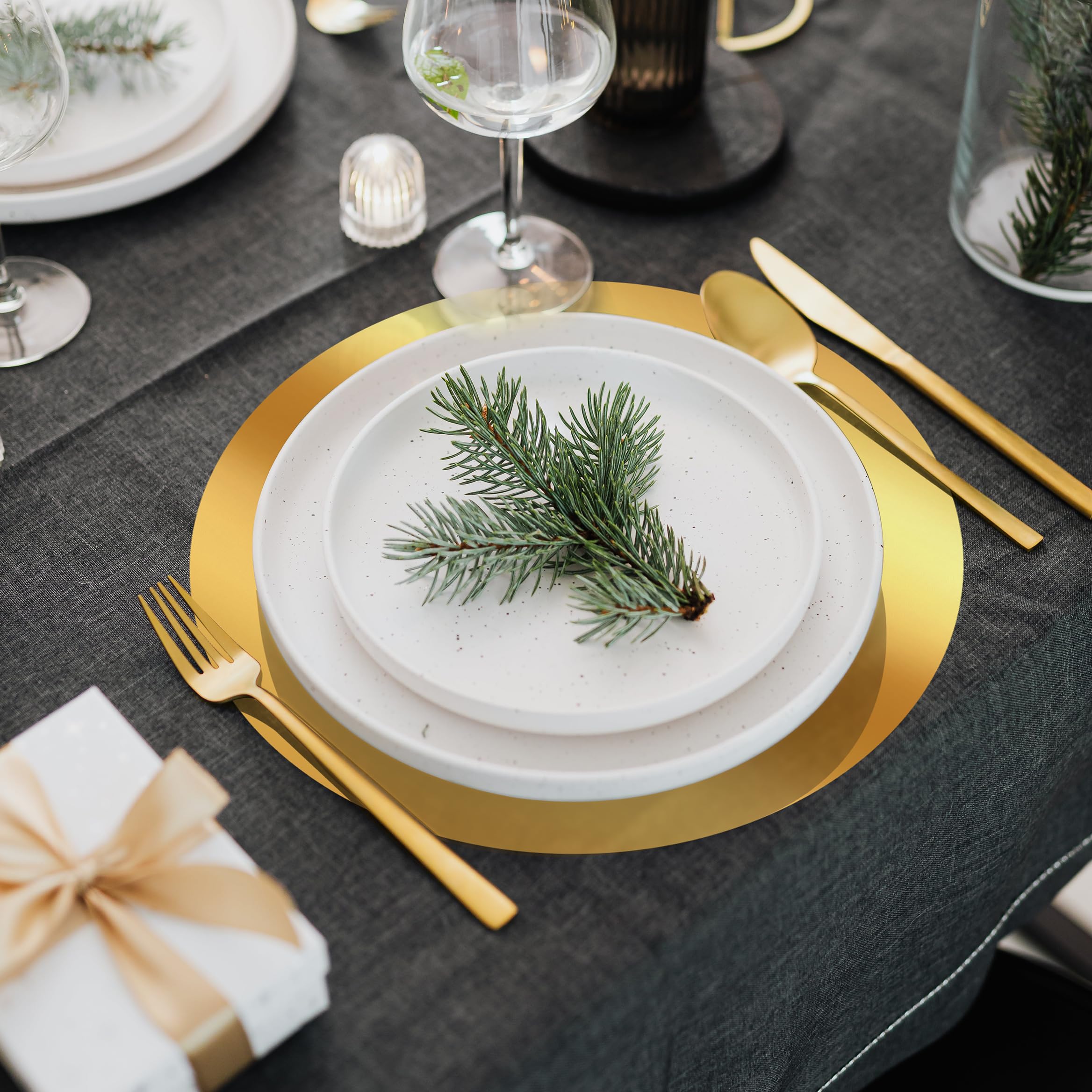 KesaPlan 100-piece placemats provide ample coverage for large gatherings.