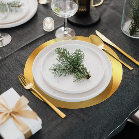 KesaPlan 100-piece placemats provide ample coverage for large gatherings.