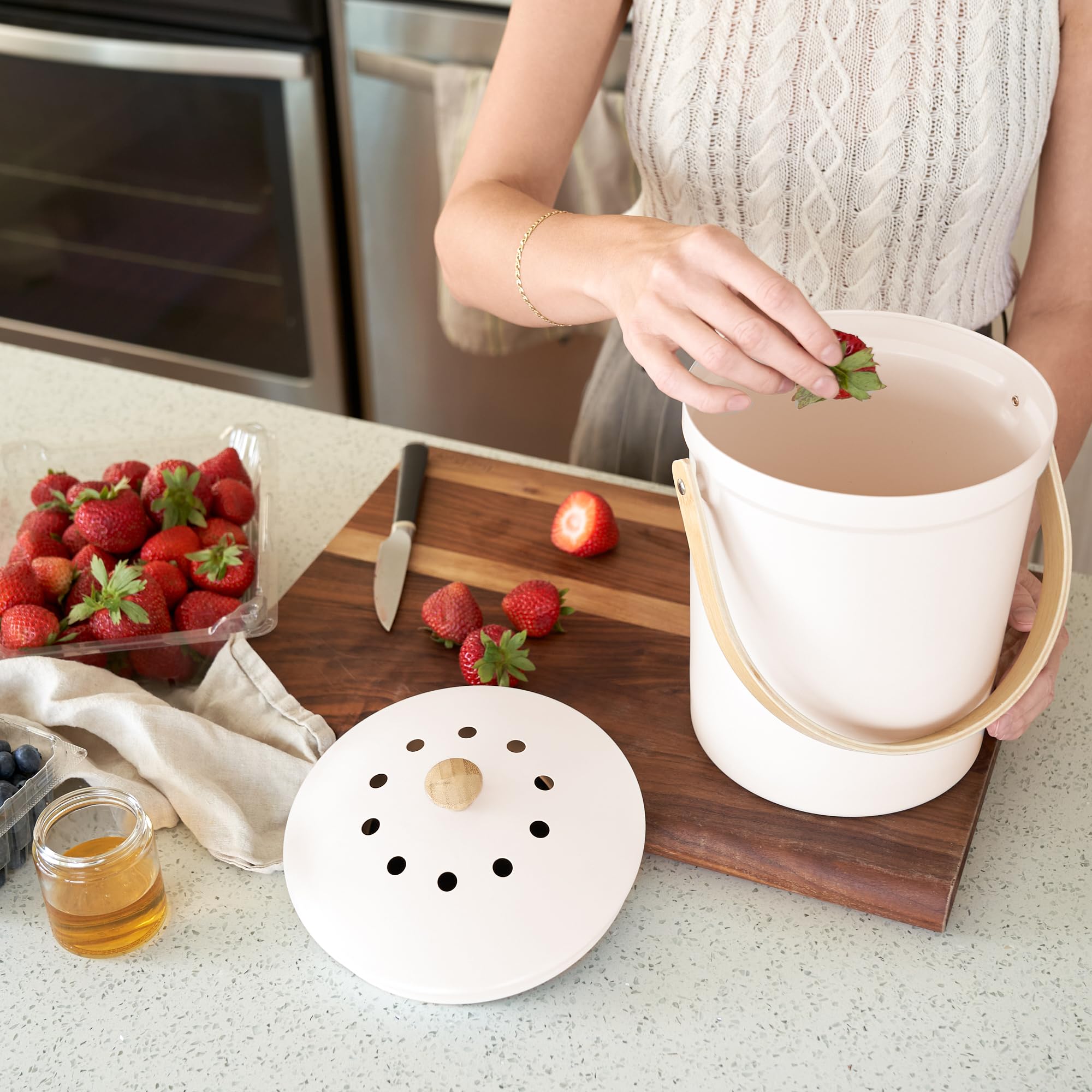 KIBAGA 1.1-gallon capacity on a kitchen counter for weekly scraps