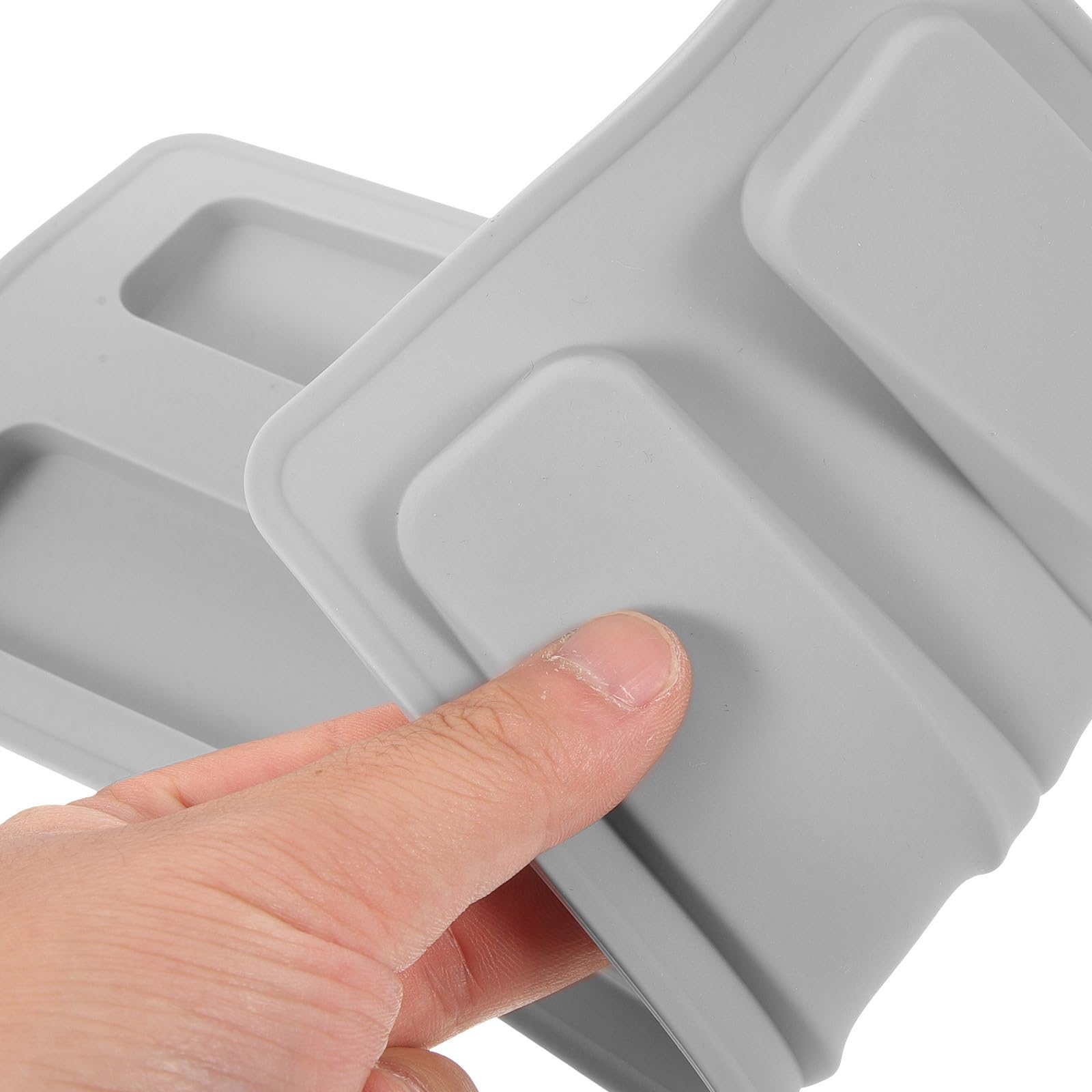 Kichvoe bread machine cover helps maintain appliance hygiene.