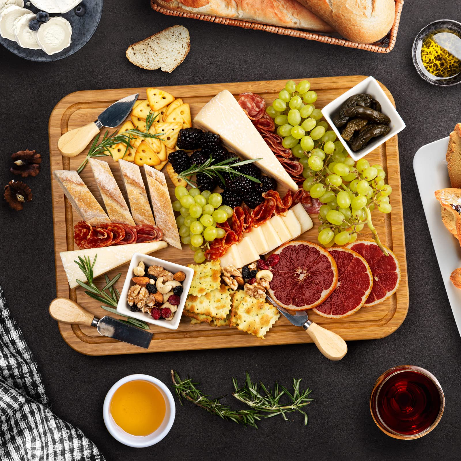 Kikcoin serving tray design lets you carve and present meat directly.