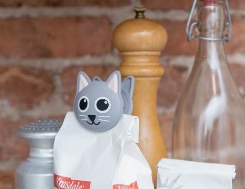 Kikkerland Cat Talking Bag Clip cat-face image highlights fun alerting sound for snacks.