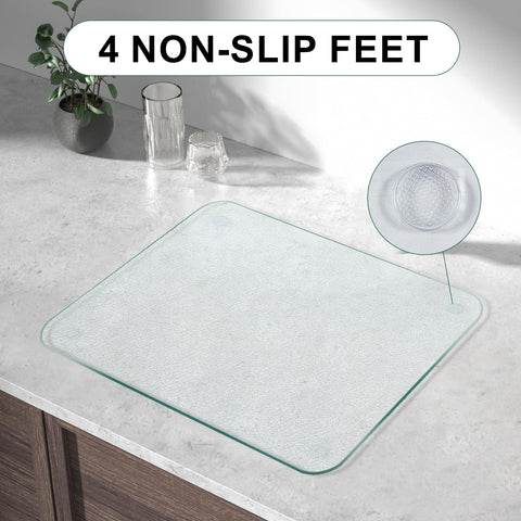 KimiDitt cutting board with non-slip feet for stable slicing.