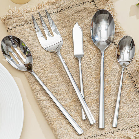 KINGSTONE dinner spoon with comfortable weight for soups and sauces.