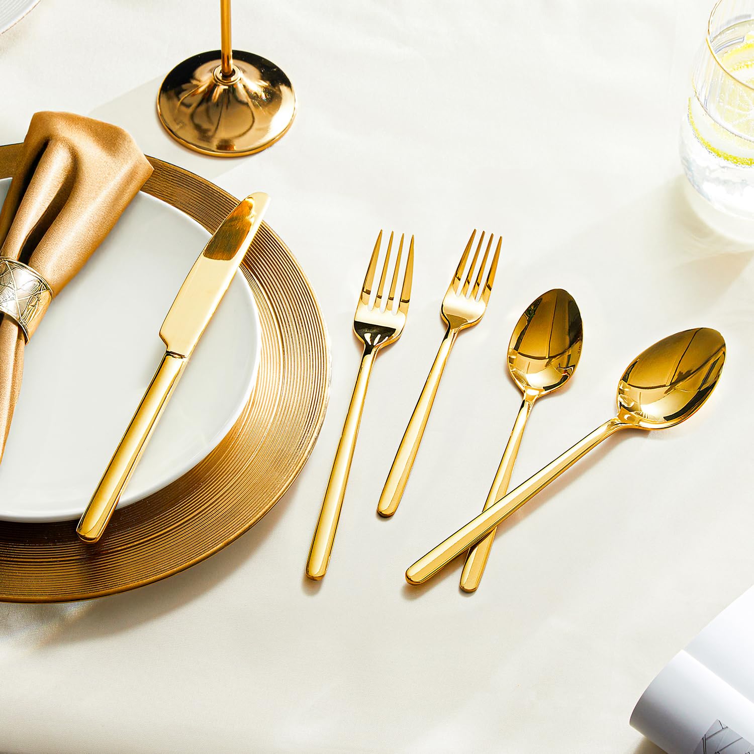 KINGSTONE gold silverware set ergonomic handles provide a comfortable grip.