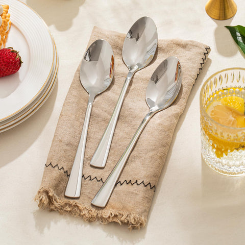 KINGSTONE lightweight dinner spoons with balanced weight for easy serving.