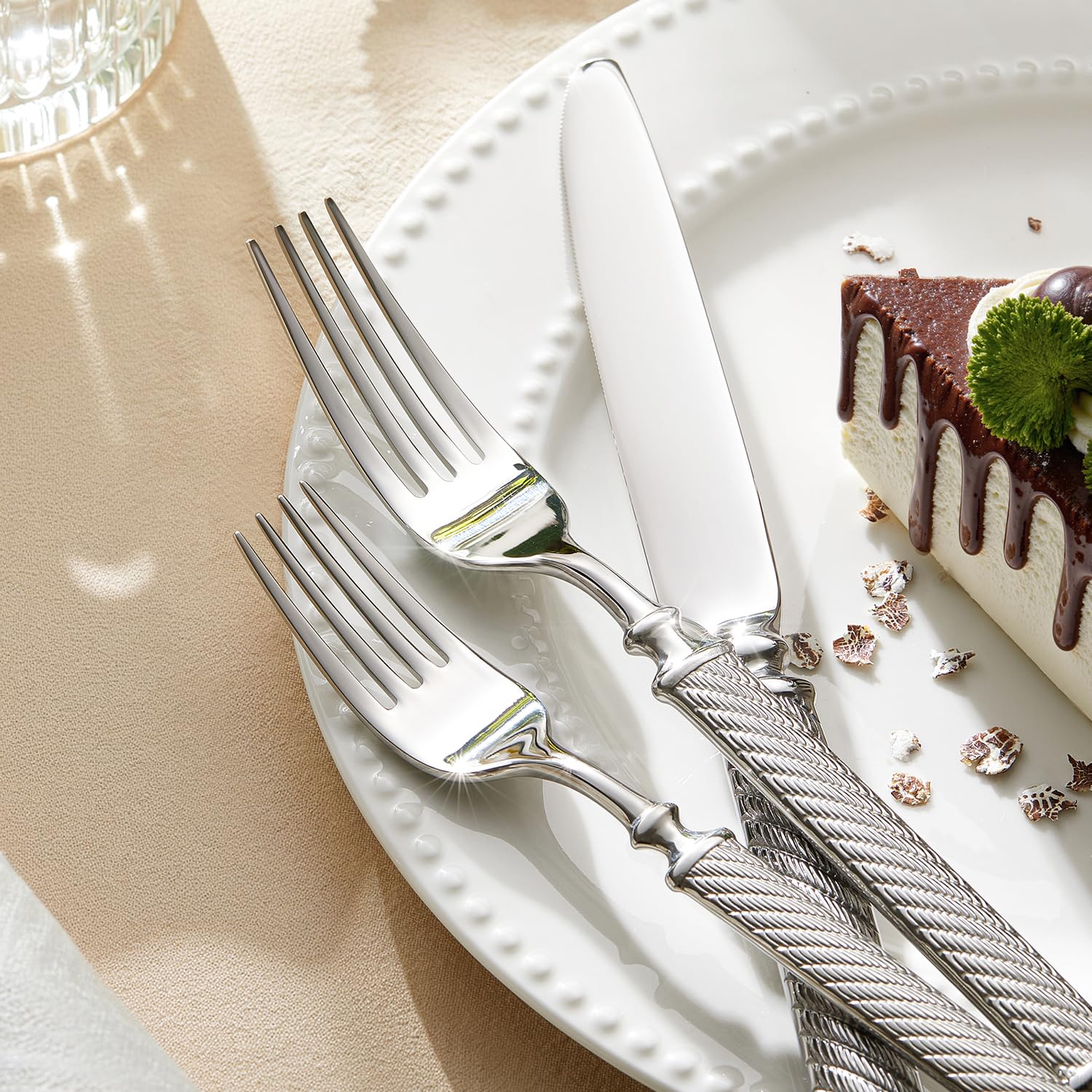 KINGSTONE salad forks with vintage charm for stylish meals.
