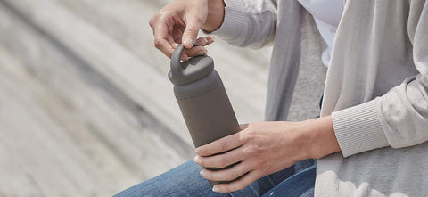 Kinto DayOff Tumbler lid closeup, secure seal for travel