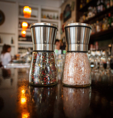 Kitchen-GO pepper grinder with ergonomic handle for controlled grinding