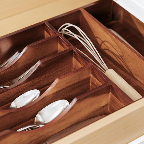 KitchenEdge interior layout demonstrates clear separation for cups, forks, knives, and spoons