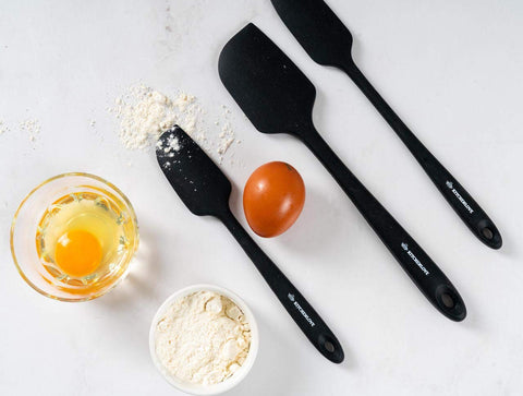 KITCHENLOVE heat-resistant spatula stands up to eggs, pancakes, and frosting.