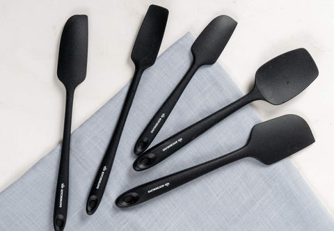 KITCHENLOVE seamless spatula eases scraping bowls and pans safely.