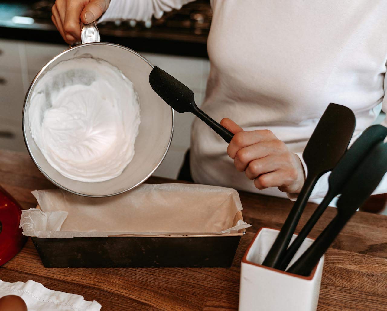 KITCHENLOVE nonstick silicone tools handle high-heat frying and delicate sauces.
