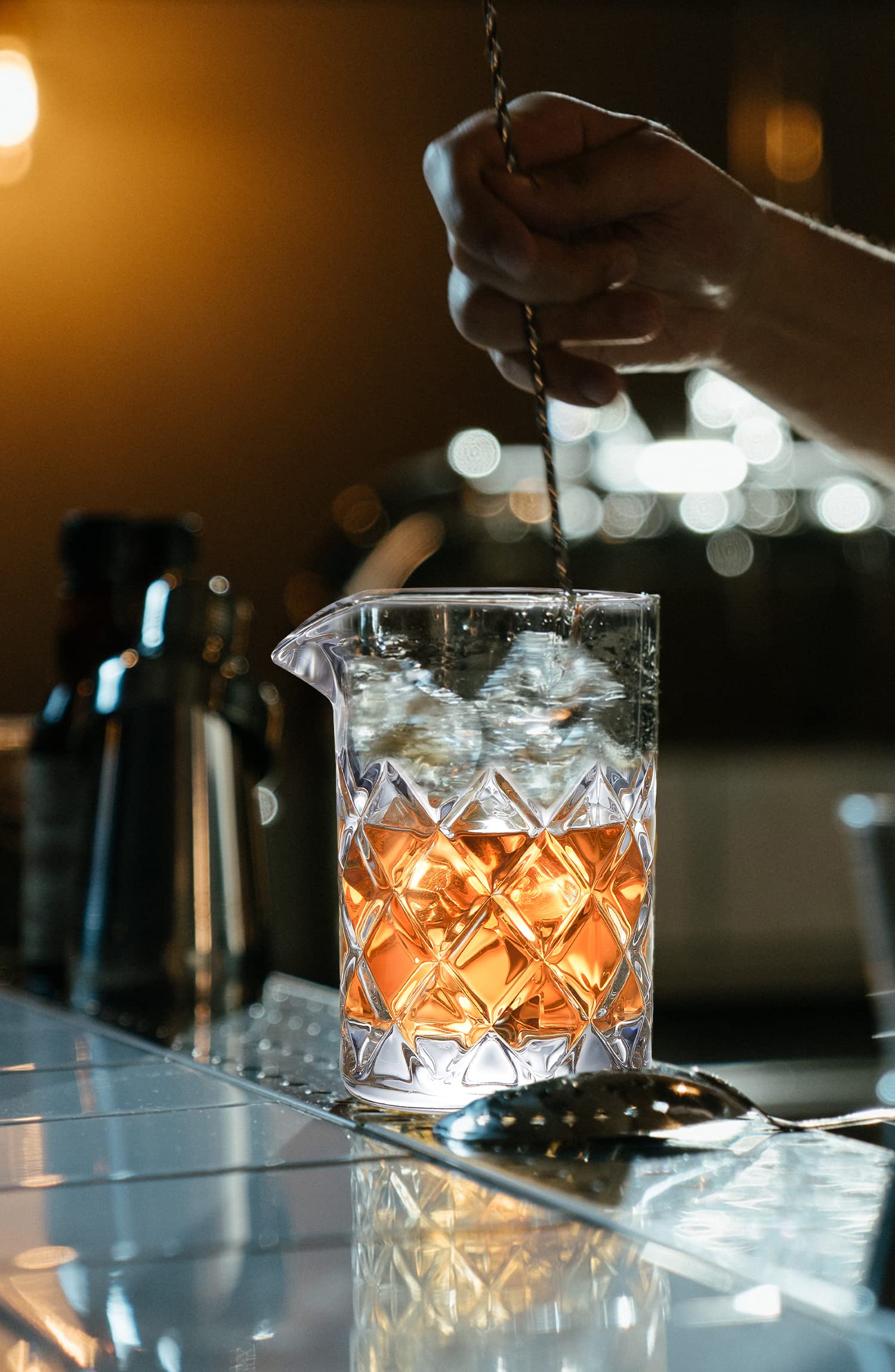 KITESSENSU dishwasher-safe mixing glass for easy cleanup.