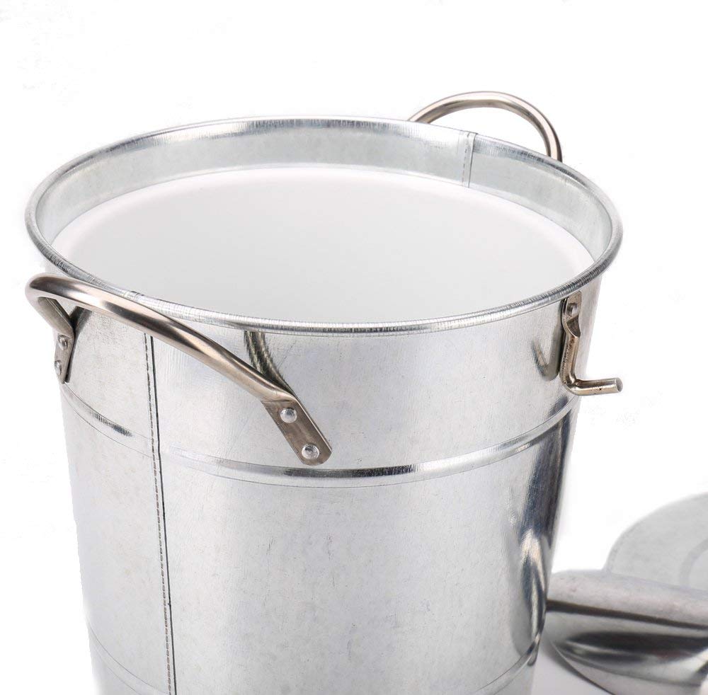 KL large-capacity ice bucket reduces refills during celebrations.