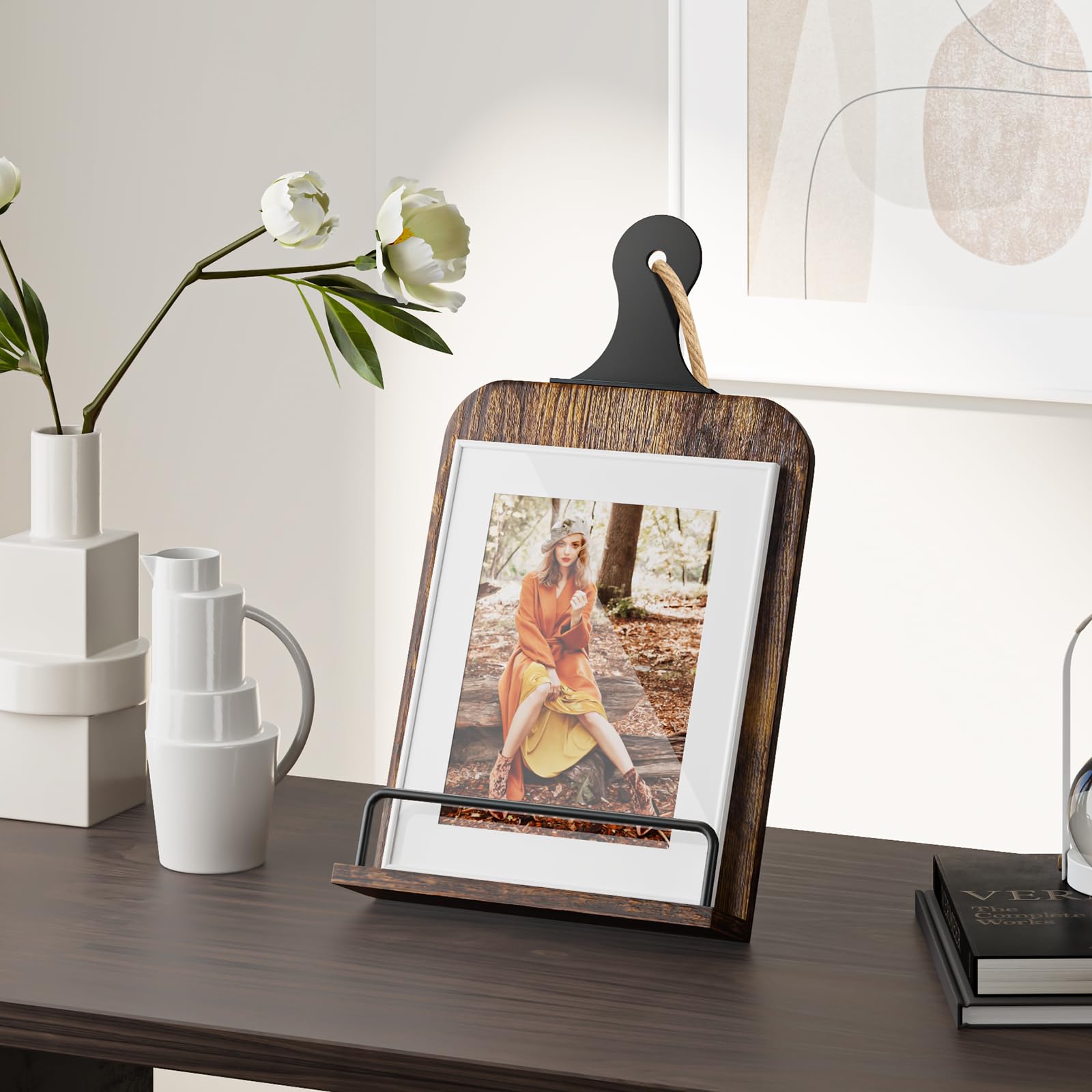 KLM stand uses metal page holders for secure recipe pages