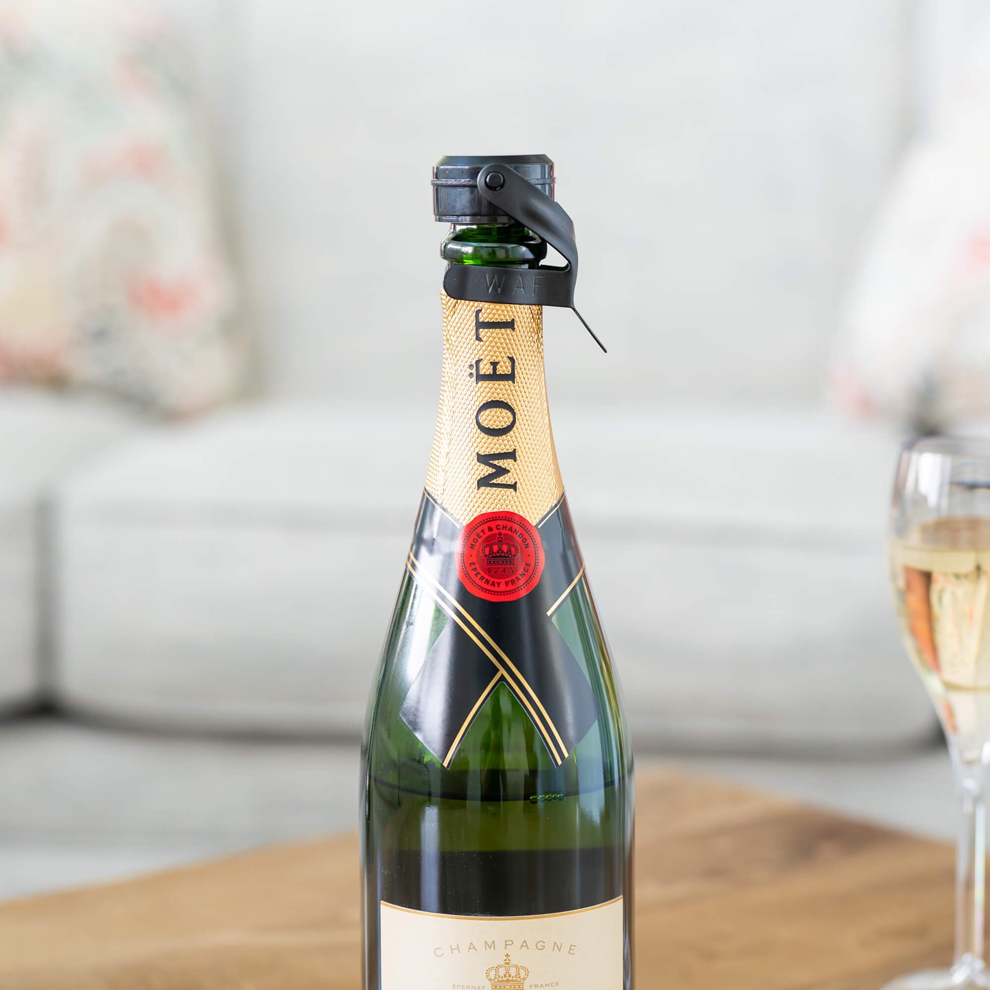KLOVEO champagne stopper made in Italy ensures quality