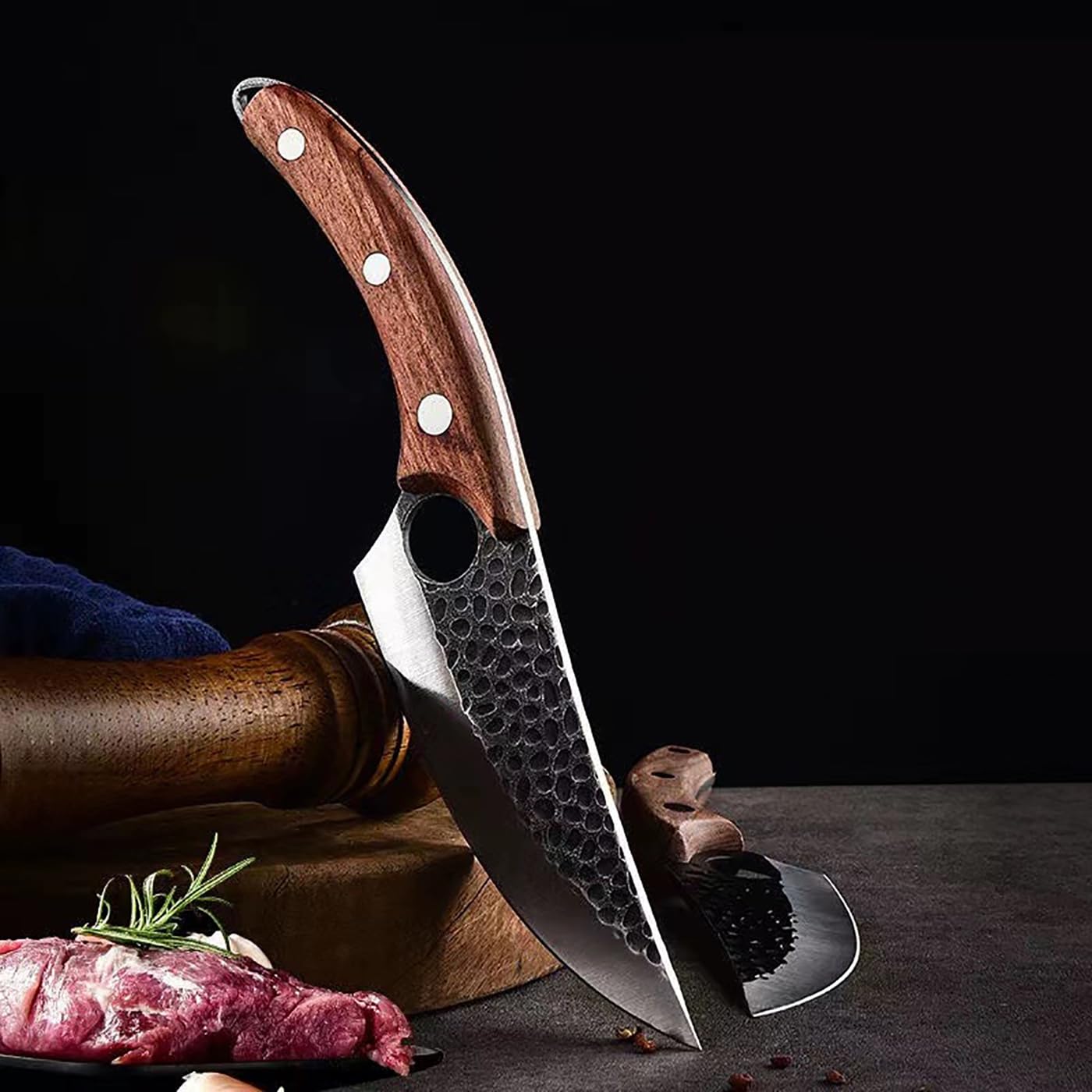KNIFAST full-tang handle ensures balance and firm grip during prep.