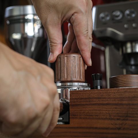 KNODOS Echo Tamper flush base enables level tamp and uniform puck