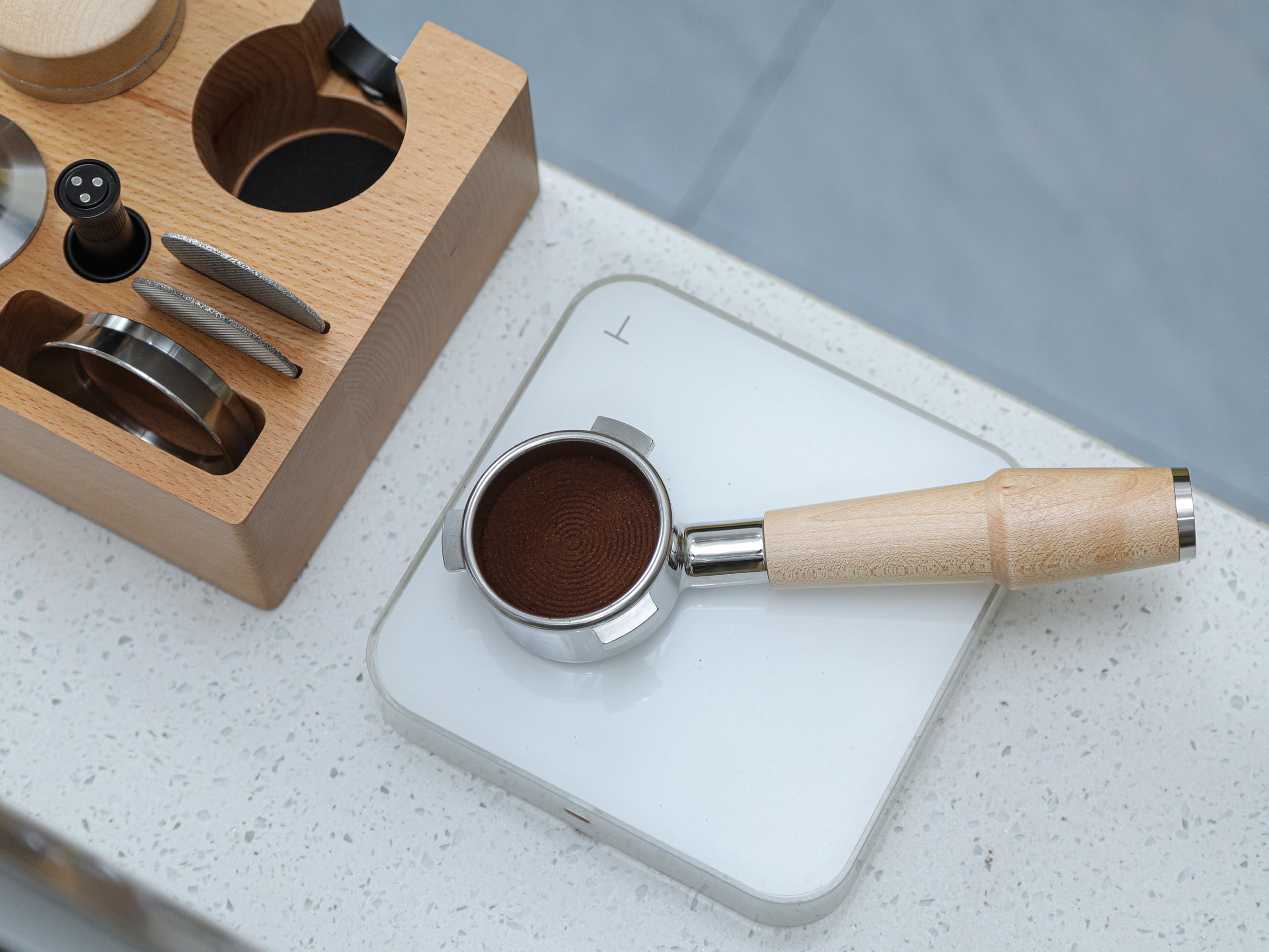 KNODOS 18-21g filter basket supports flexible espresso dosing.