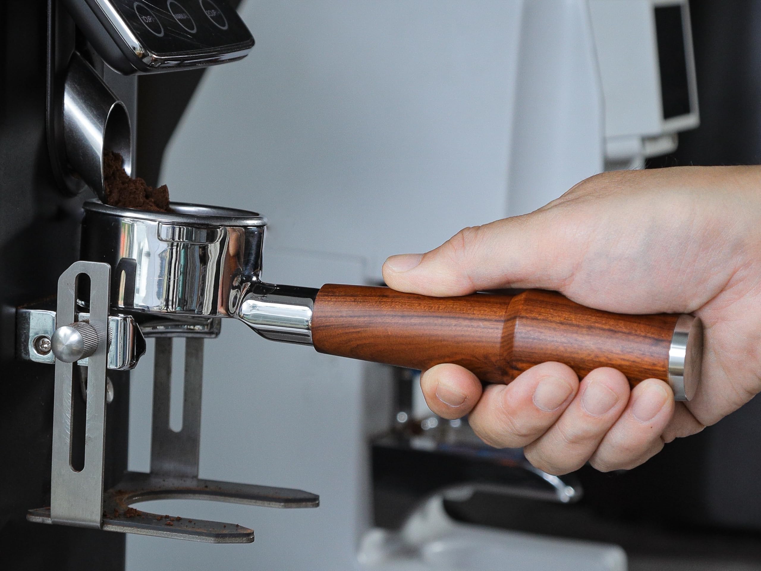 KNODOS open design helps identify channeling and flow issues during extraction