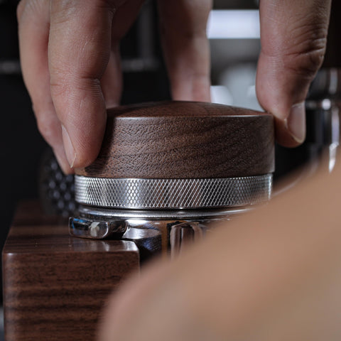 Stainless steel distribution tool for durable, long-lasting performance.