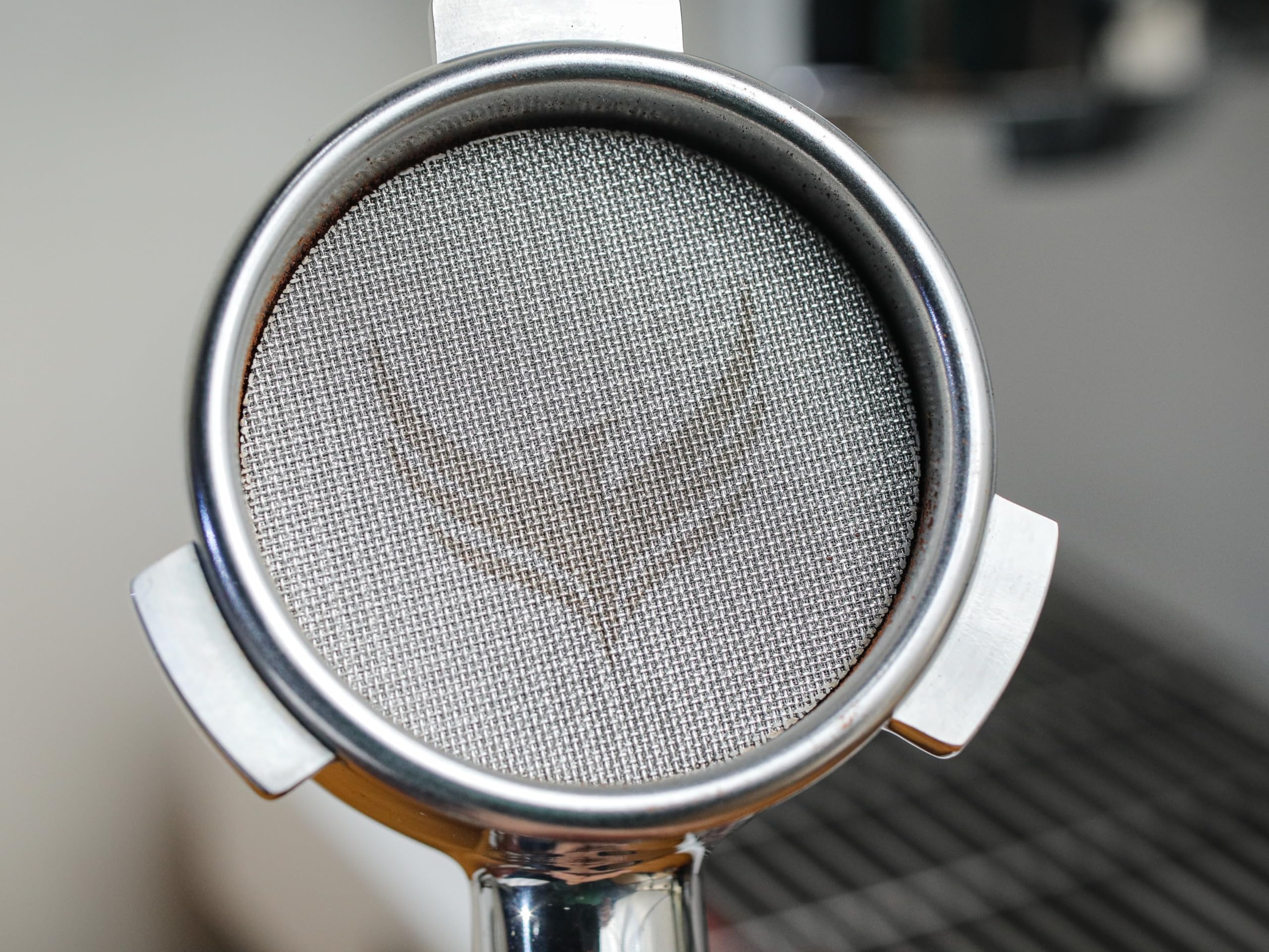 KNODOS twisting-lock ensures quick attachment and removal.