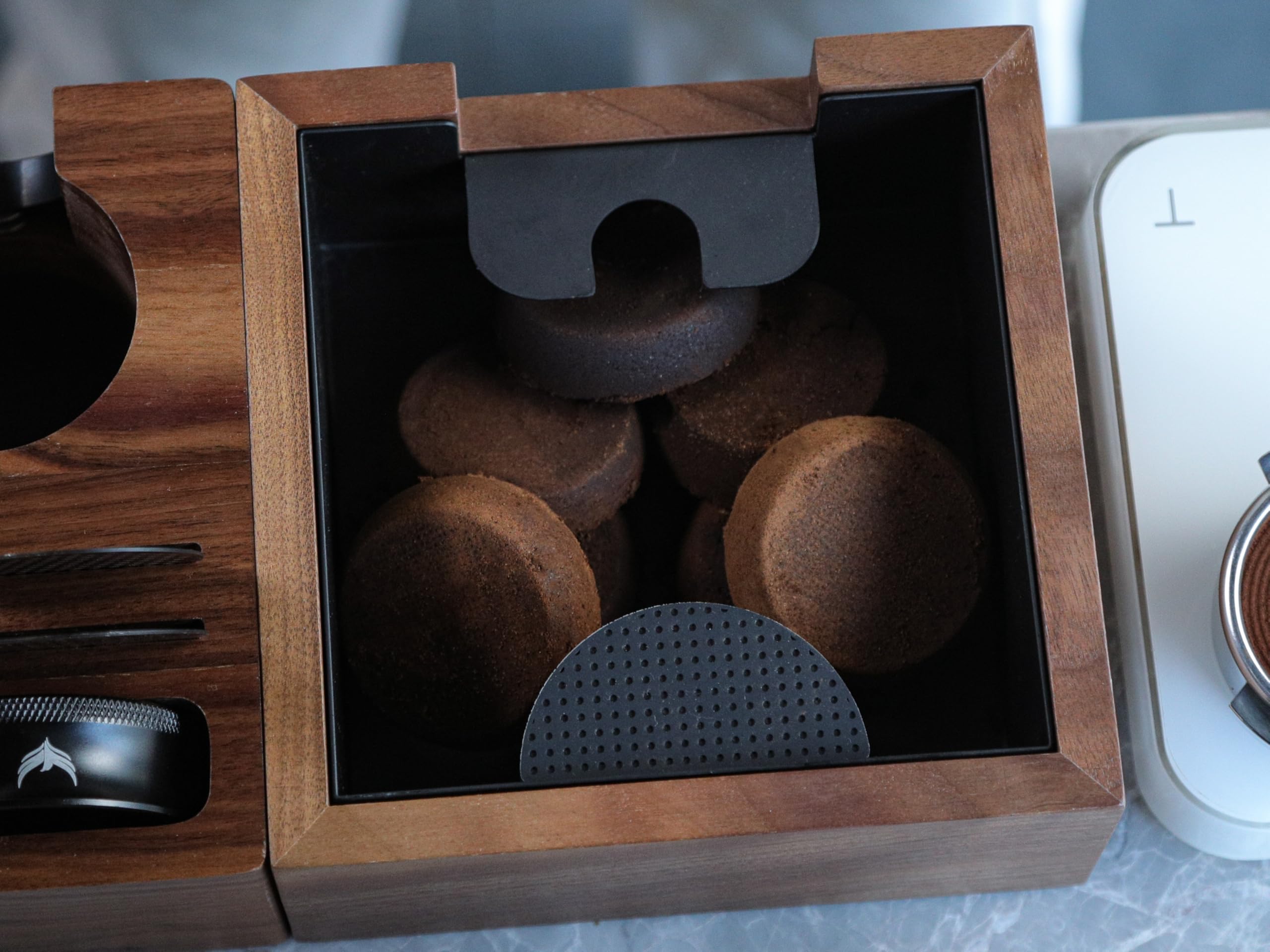 KNODOS wooden espresso knock box on counter ready for efficient grounds disposal.