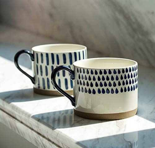 Koja table setting with four mugs adds a stylish accent to family breakfasts.