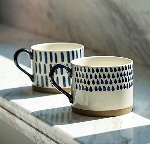 Koja table setting with four mugs adds a stylish accent to family breakfasts.