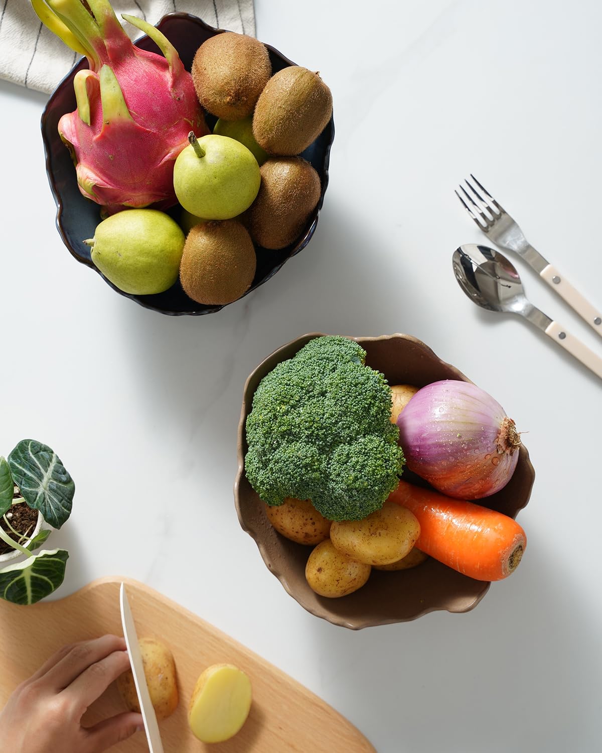KOKUNKA blue porcelain bowl makes a thoughtful centerpiece gift