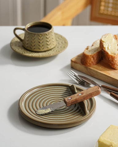 KOKUNKA spoon rest sits securely on a kitchen countertop