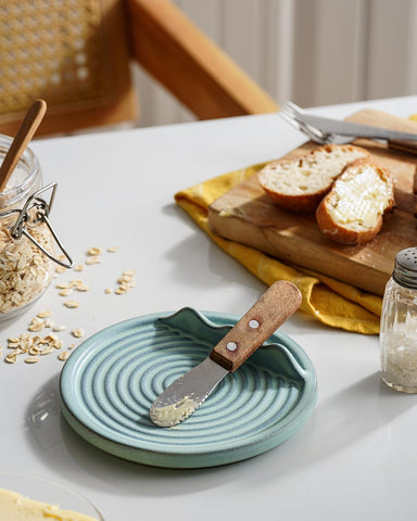 KOKUNKA one-piece ceramic design resists warping and discoloration with daily use.